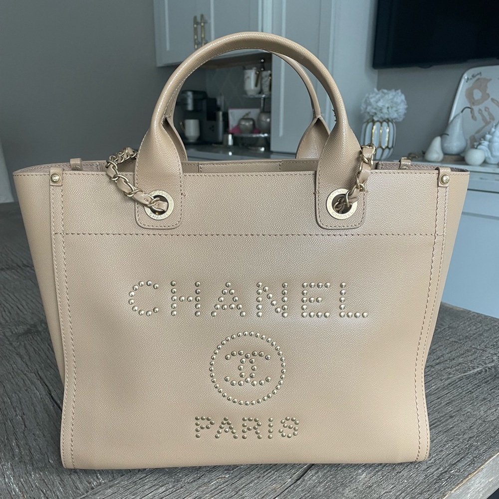 CHANEL DEAUVILLE TOTE